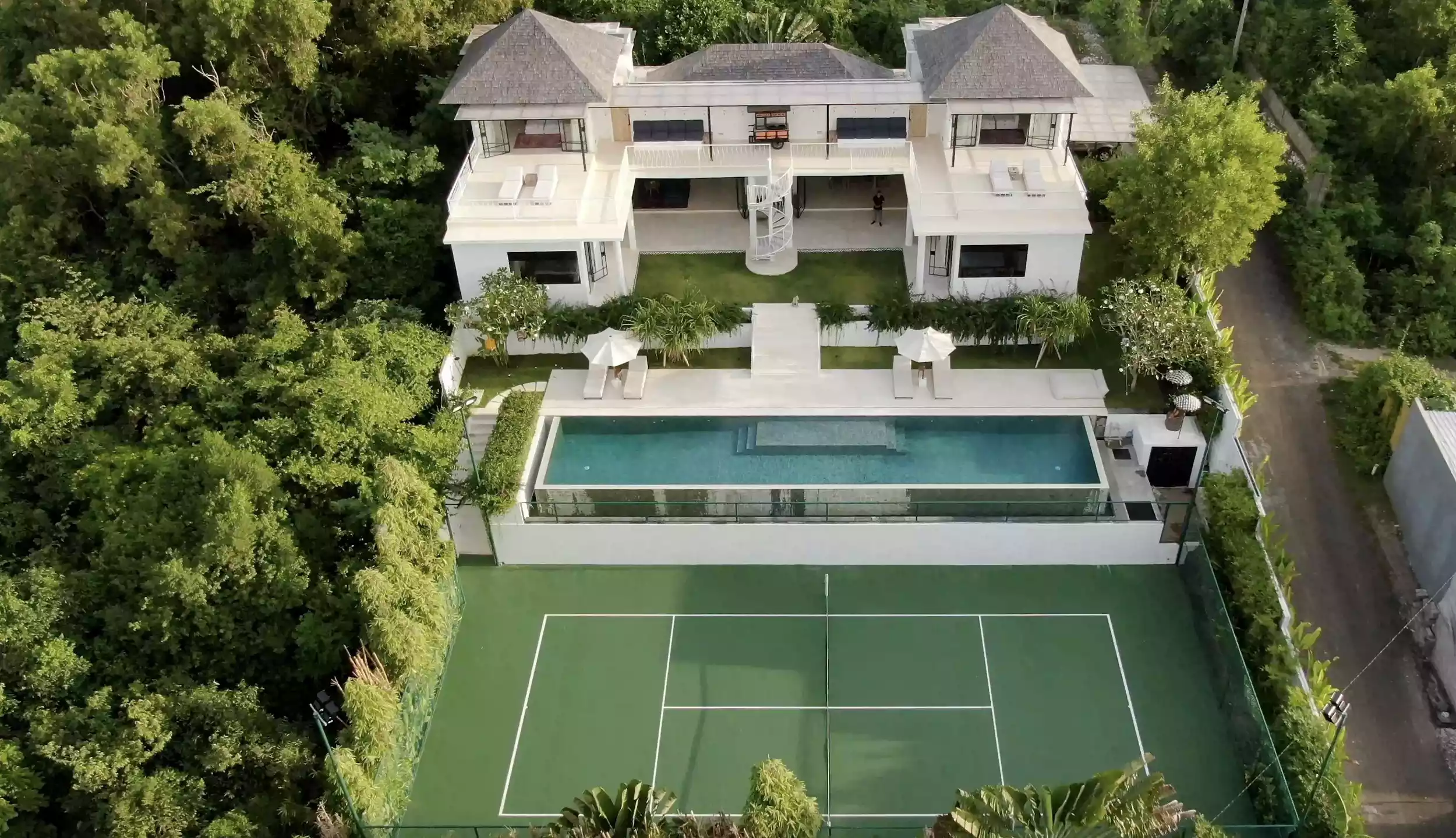 5 BEDROOM VILLA WITH OCEAN VIEWS FOR SALE FREEHOLD IN ULUWATU BE-135 